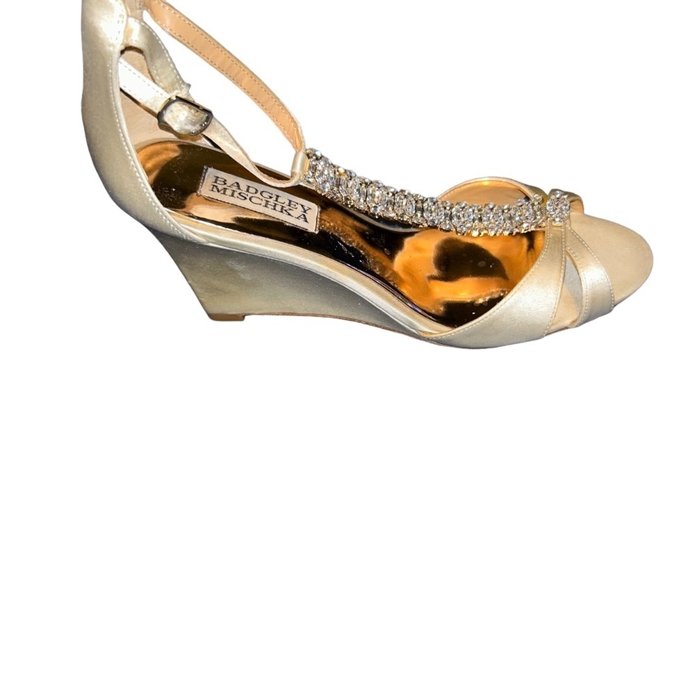 “ROMANCE" BY BADGLEY MISCHKA BRIDAL ivory wedge heel 6.5 bling
